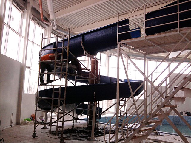 Водная горка в физкультурно оздоровительном комплексе г. Калининград